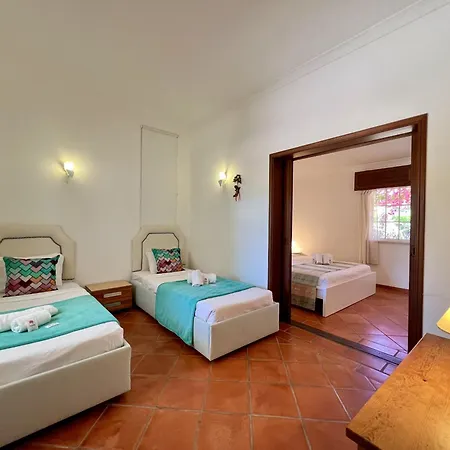 Alvor Traditional With Pool By Homing * Mexilhoeira da Carregacao