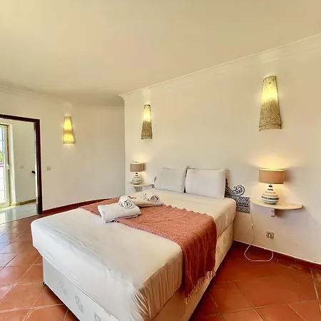 Alvor Traditional With Pool By Homing Villa *