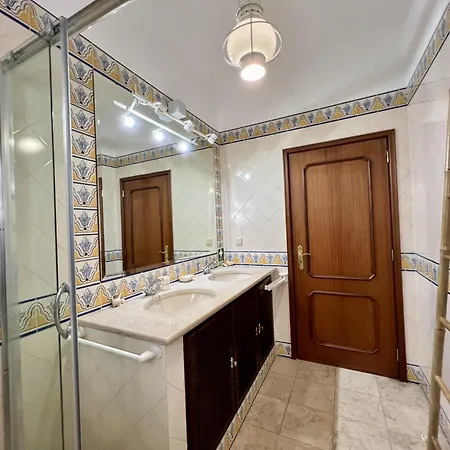 Villa Alvor Traditional With Pool By Homing Mexilhoeira da Carregacao
