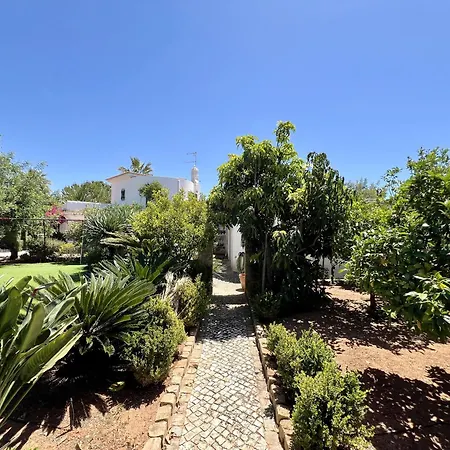 Alvor Traditional With Pool By Homing