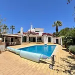 فيلة Alvor Traditional With Pool By Homing