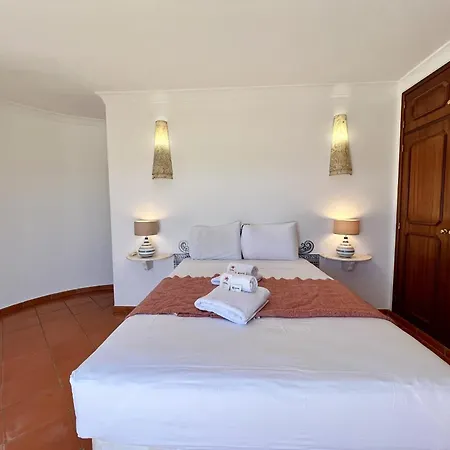 Alvor Traditional With Pool By Homing Villa *