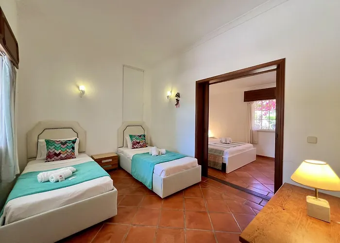 Alvor Traditional With Pool By Homing * Mexilhoeira da Carregacao