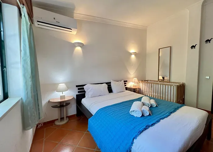 Alvor Traditional With Pool By Homing Villa