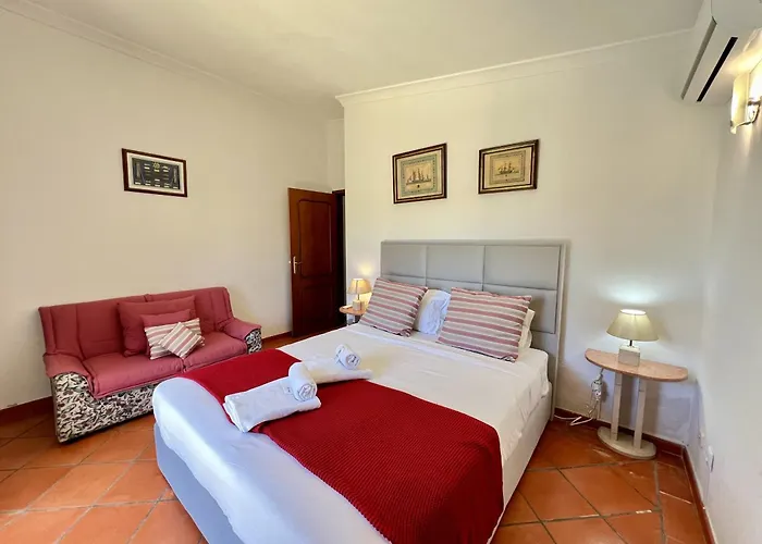 Villa Alvor Traditional With Pool By Homing *