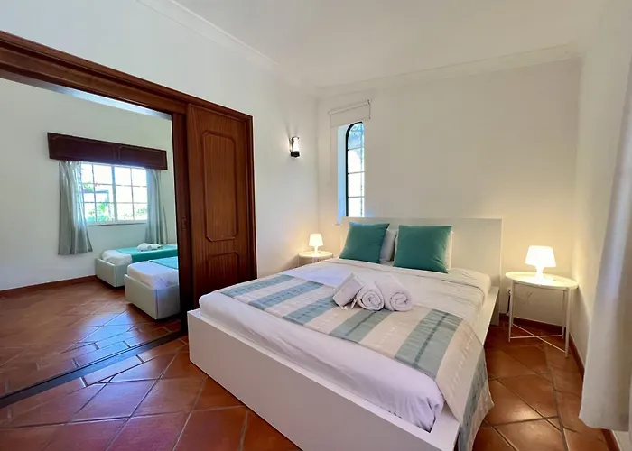 Alvor Traditional With Pool By Homing Villa *