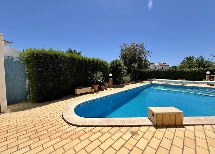 Villa Alvor Traditional With Pool By Homing *