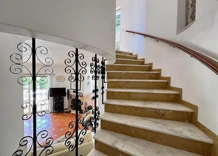 Villa Alvor Traditional With Pool By Homing *