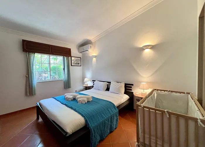 Alvor Traditional With Pool By Homing Villa