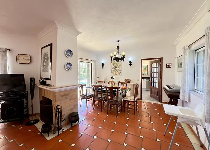 Alvor Traditional With Pool By Homing Villa *