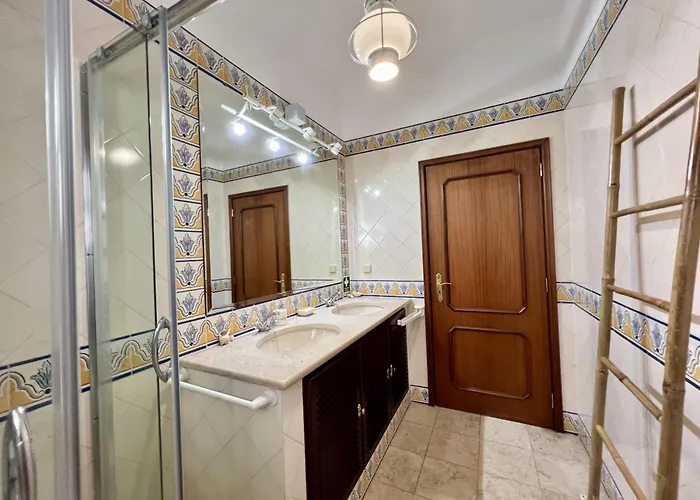 Villa Alvor Traditional With Pool By Homing Mexilhoeira da Carregacao