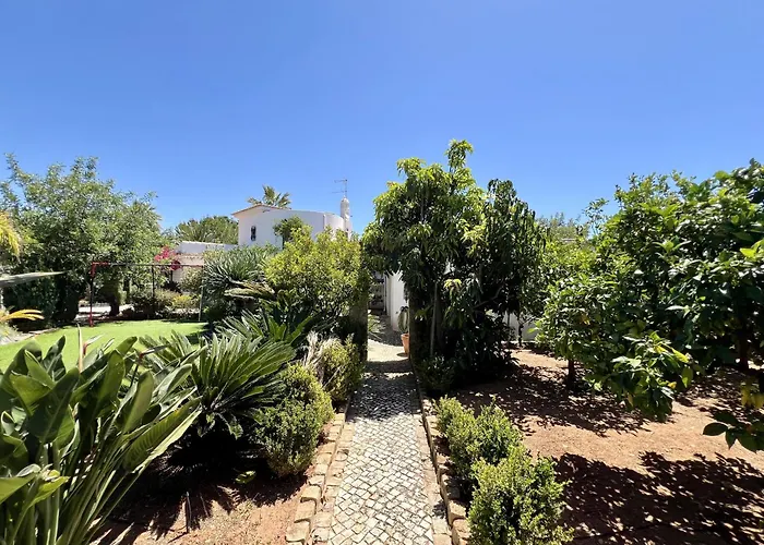 Alvor Traditional With Pool By Homing