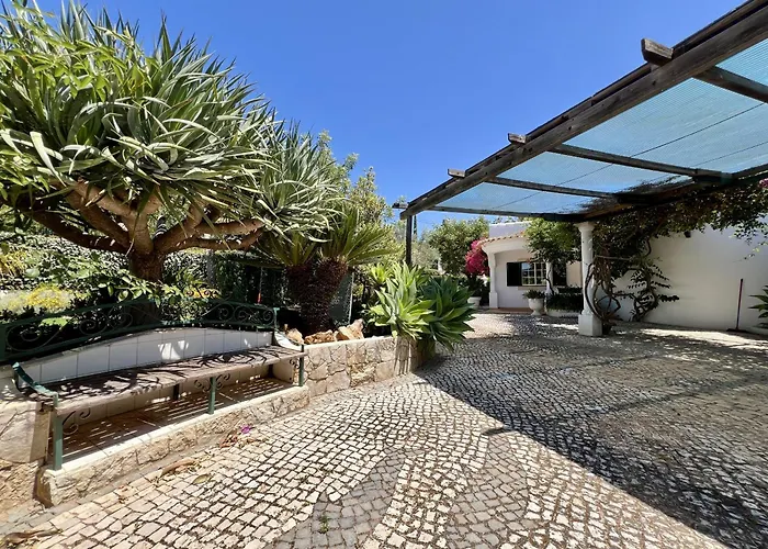 Alvor Traditional With Pool By Homing Villa *